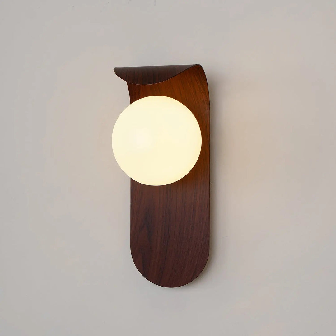 GlowForm – Wall Lamp with Golden Accent and Modern Contrast