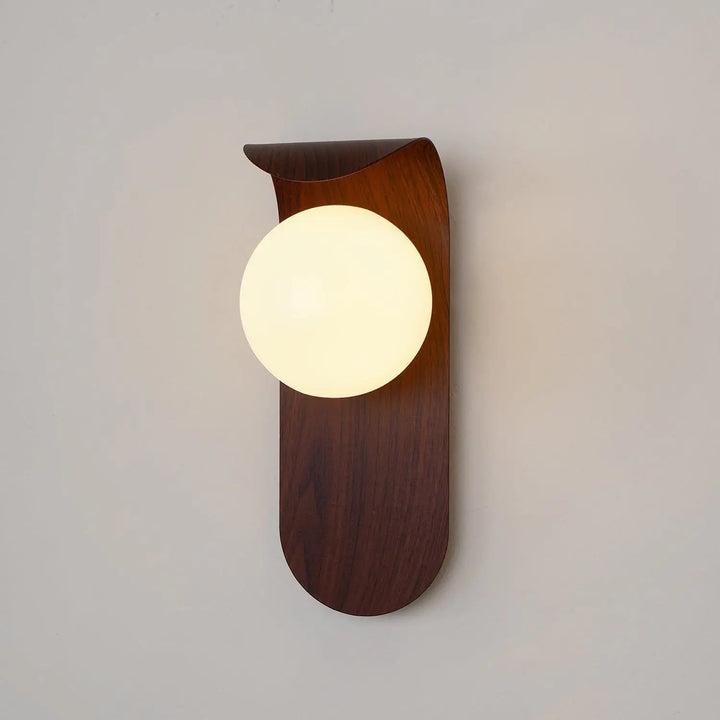 GlowForm – Wall Lamp with Golden Accent and Modern Contrast