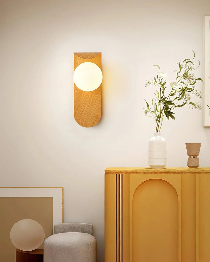 GlowForm – Wall Lamp with Golden Accent and Modern Contrast