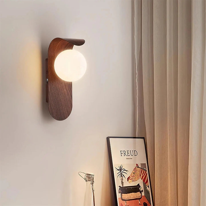 GlowForm – Wall Lamp with Golden Accent and Modern Contrast