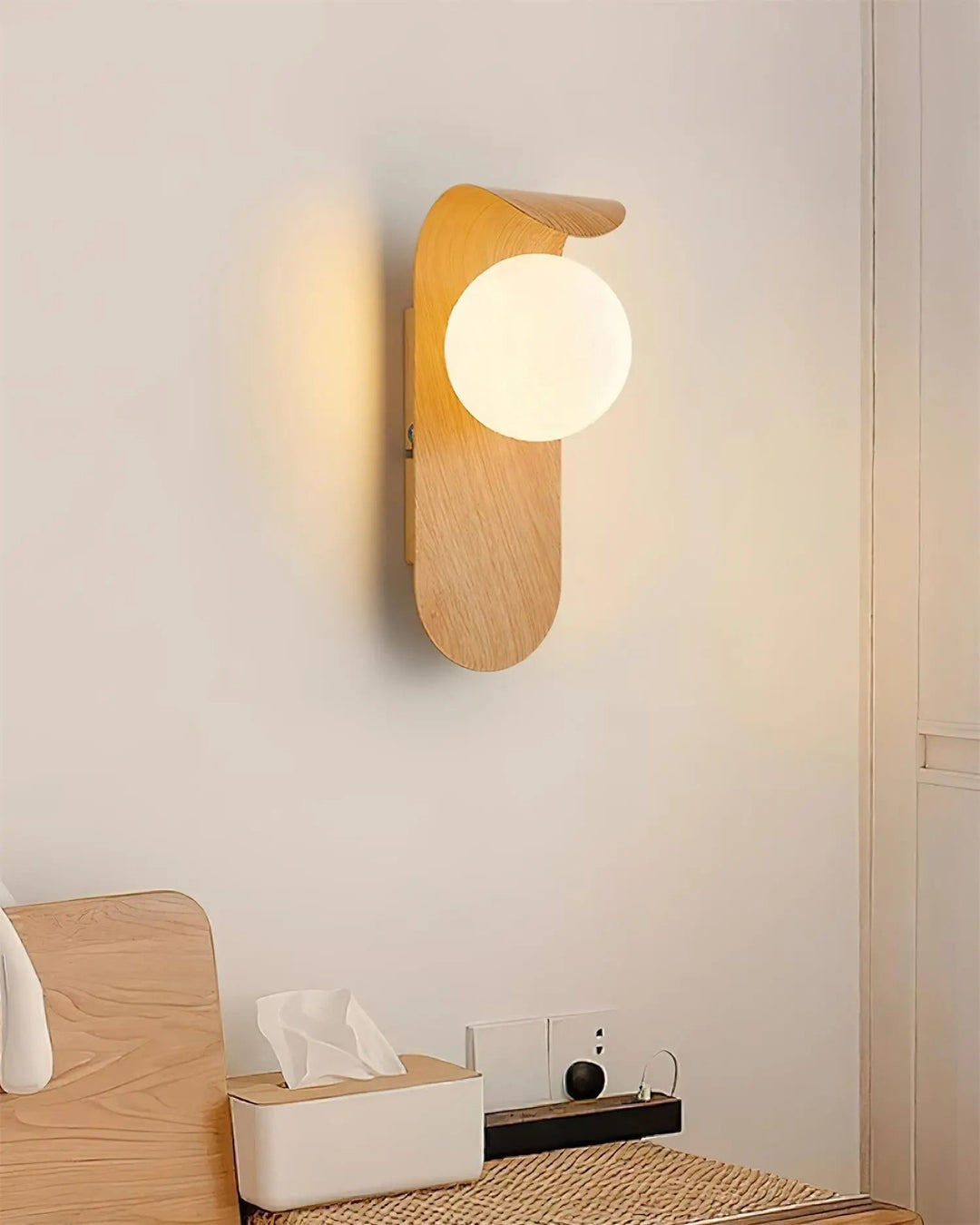 GlowForm – Wall Lamp with Golden Accent and Modern Contrast