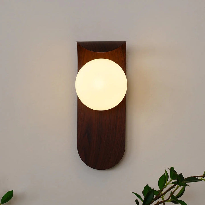 GlowForm – Wall Lamp with Golden Accent and Modern Contrast