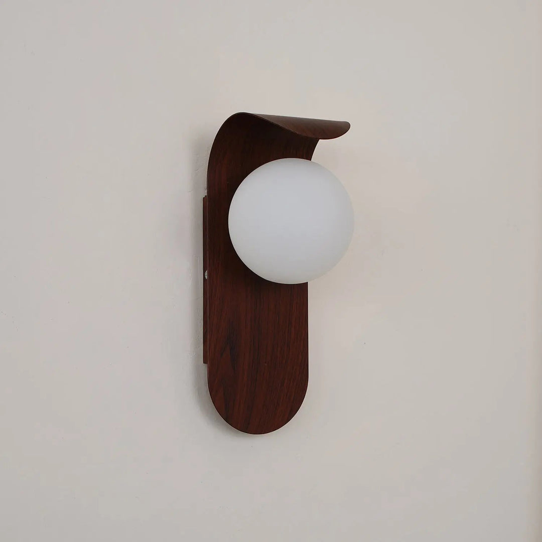 GlowForm – Wall Lamp with Golden Accent and Modern Contrast