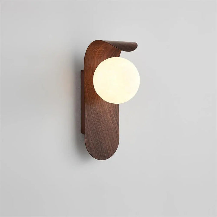GlowForm – Wall Lamp with Golden Accent and Modern Contrast