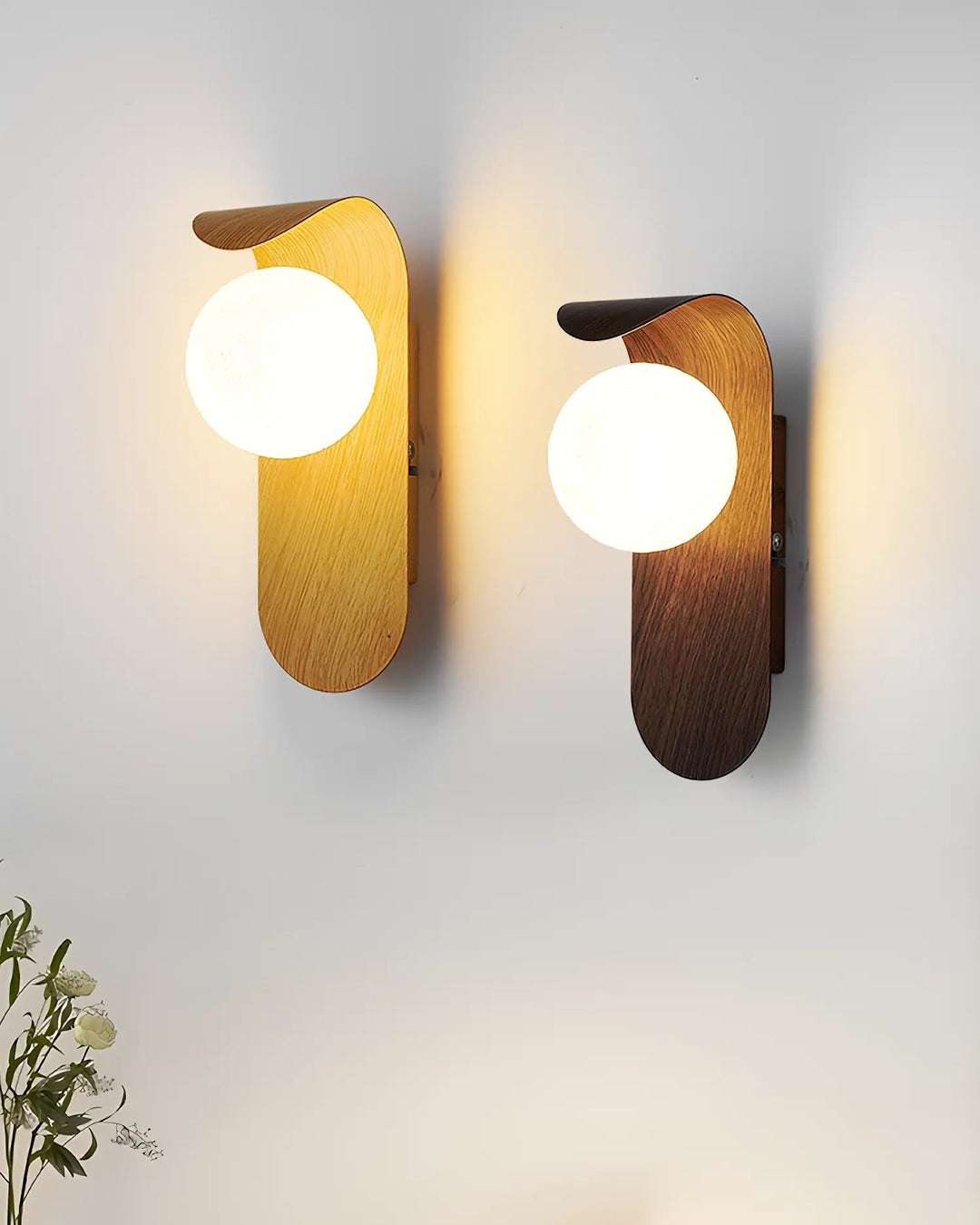 GlowForm – Wall Lamp with Golden Accent and Modern Contrast