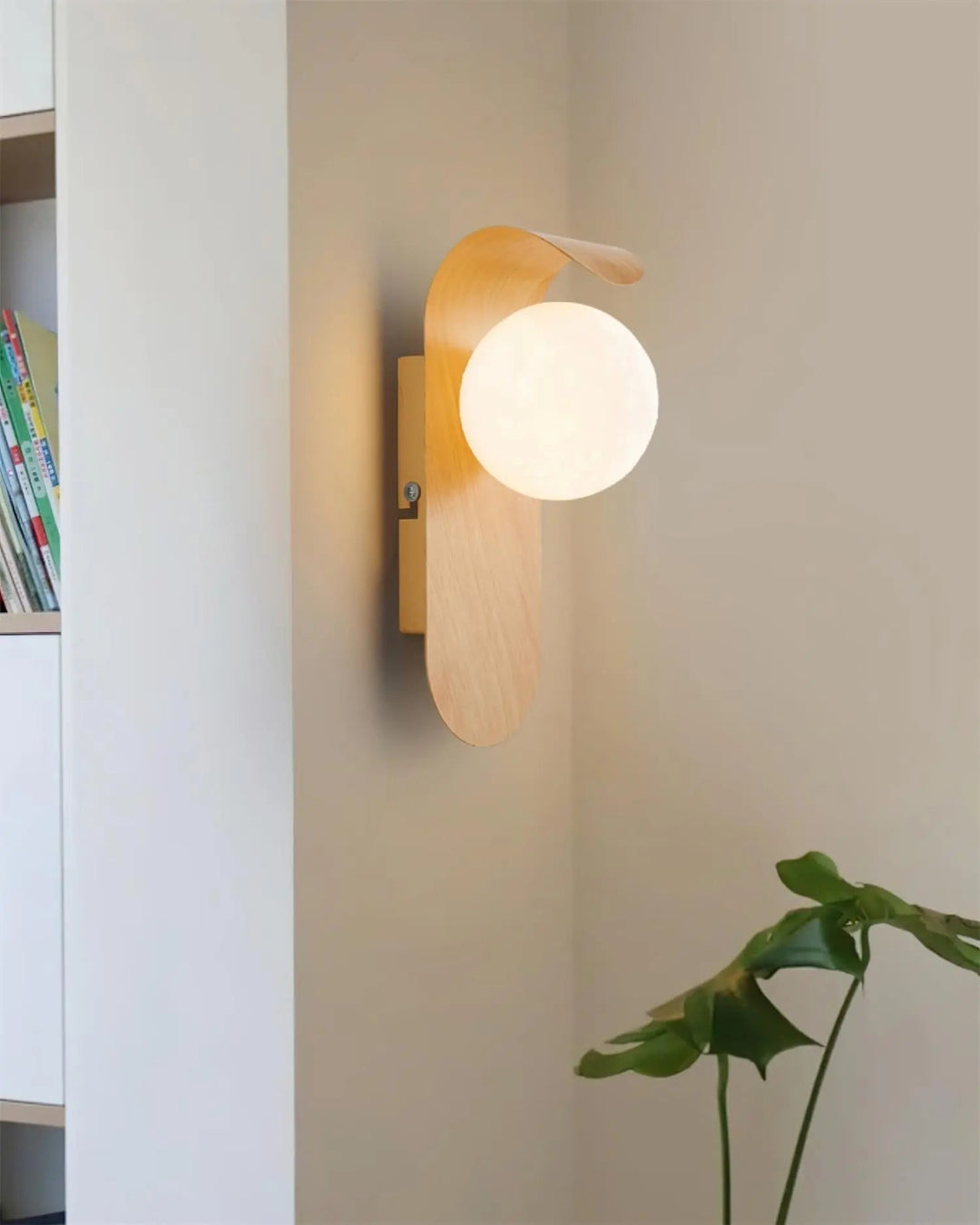 GlowForm – Wall Lamp with Golden Accent and Modern Contrast