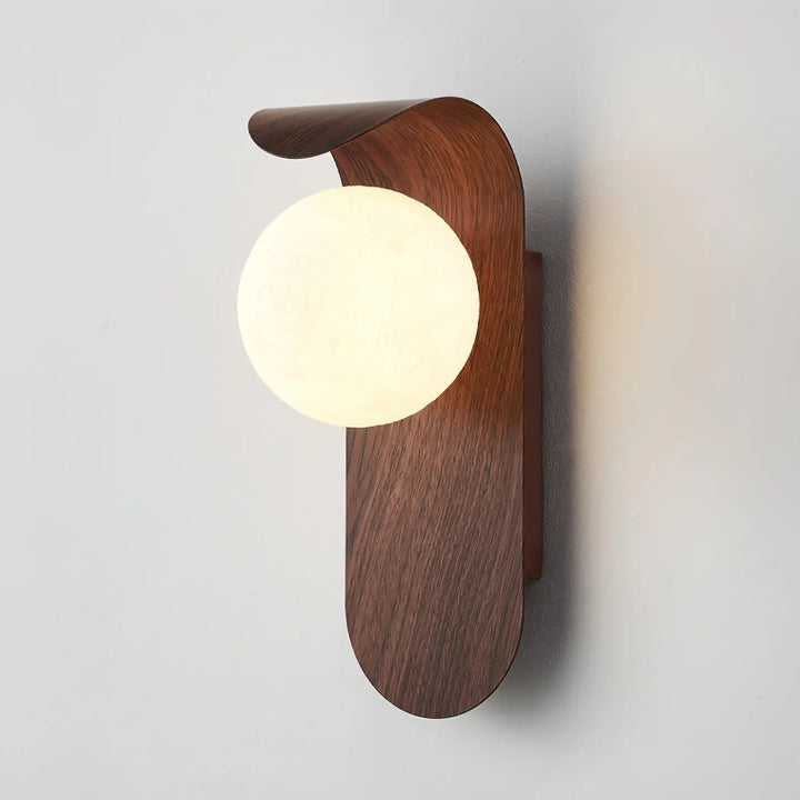 GlowForm – Wall Lamp with Golden Accent and Modern Contrast